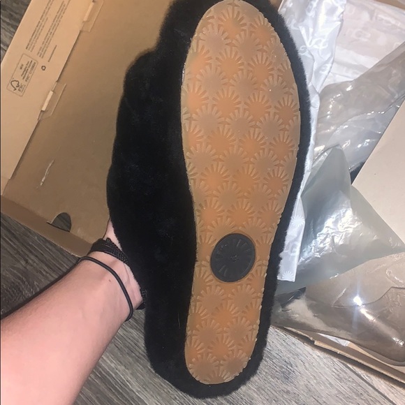 Black ugg slippers - Picture 6 of 6